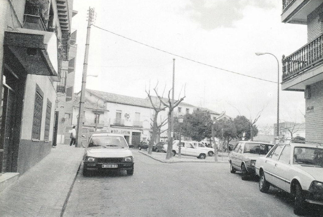 La plaza desde la calle Matadero Viejo (1989)