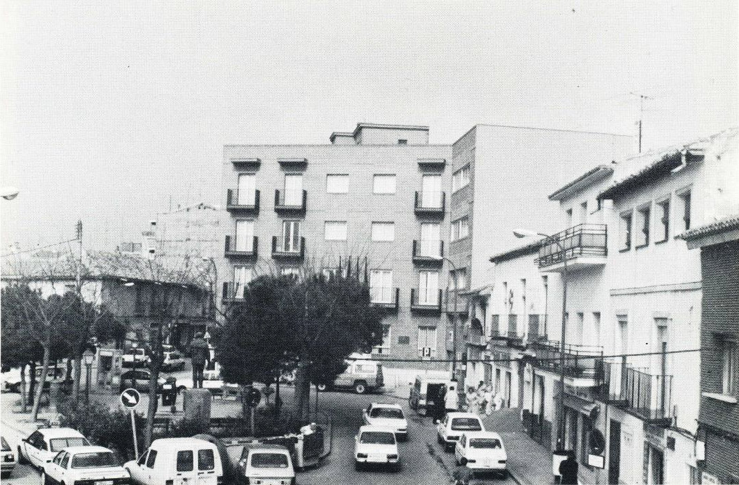 Vista frontal de la Junta Municipal de Vicálvaro (1989)